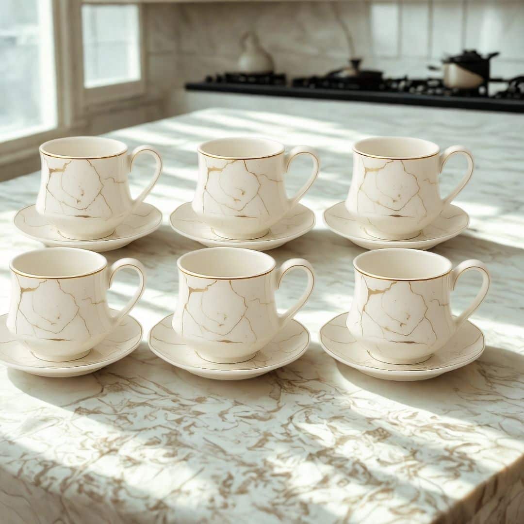 Elegantna šolja sa tacnom – marble dizajn