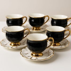 Set od 6 šoljica sa zlatnim detaljima i mramornim tacnama